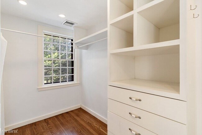 Building Photo - 4 br, 3.5 bath House - 1 Francis Ave