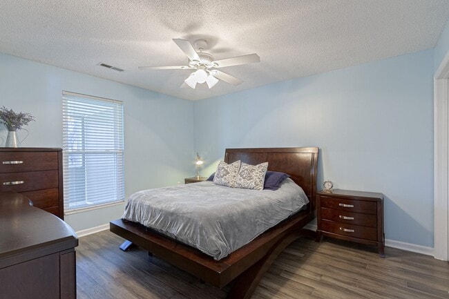 Foto del edificio - 228 Dalton Pl Wy