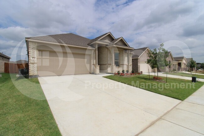 Building Photo - 2112 Angus Dr