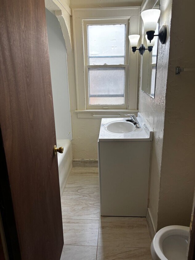 Foto del edificio - 3323 N 44th St