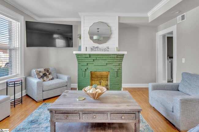 Building Photo - 801 E North St