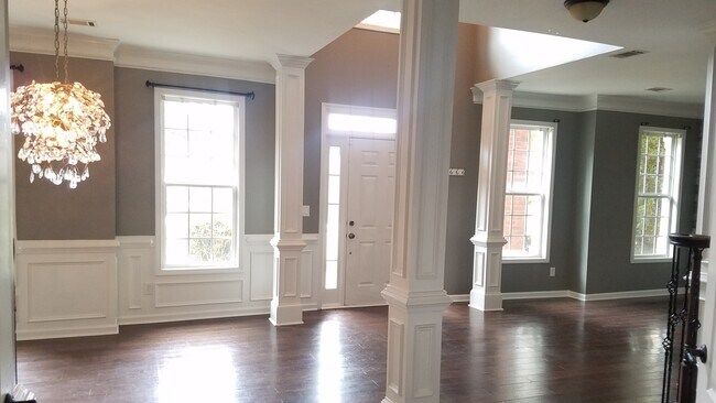 Building Photo - Luxury Living! 4 Sided Brick! Move in Ready!