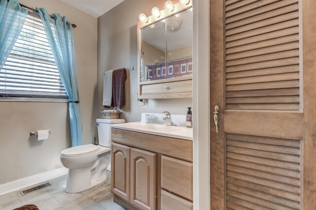 Foto del edificio - 72 Beverly Dr