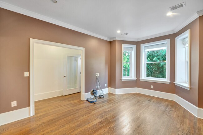 Foto del edificio - 126 Bryant St NW