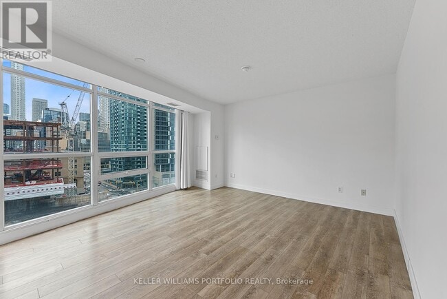 Photo du bâtiment - 18 Yonge St