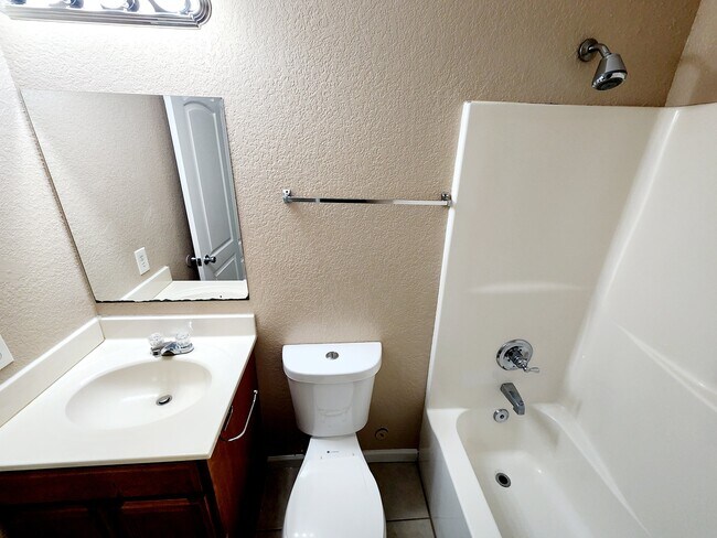 Foto del edificio - 4102 Valley View Dr NE
