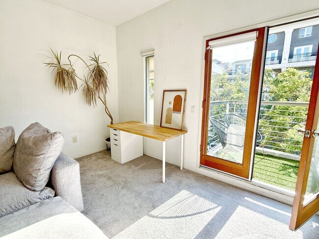 Foto del edificio - Designer 1BR + 2 Living Room Townhome in L...