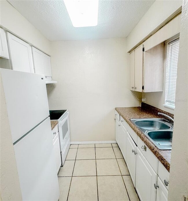 Foto del edificio - 3214 Crystal Hills Loop S