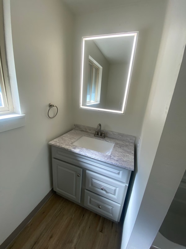 Building Photo - 906 S 42nd Ave