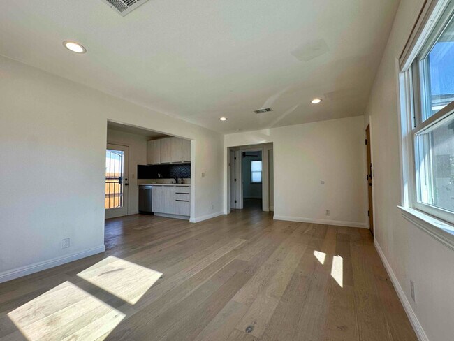 Foto del edificio - 3251 W 135th St