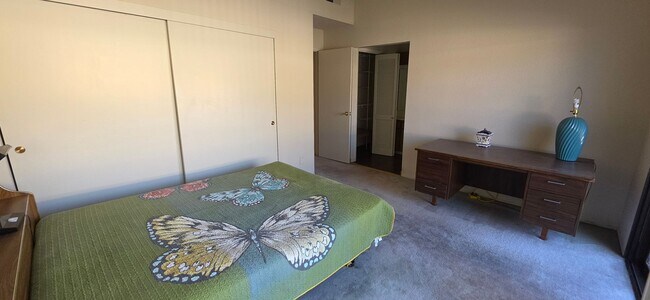 Foto del edificio - 1745 Deer Creek Ct