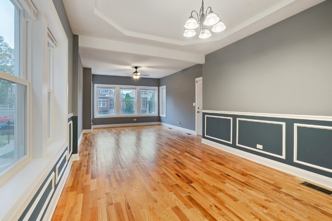 Building Photo - 1249 N Mason Ave