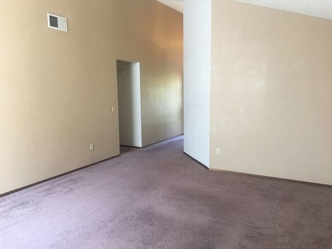 Building Photo - Spacious M-Section home near community park.