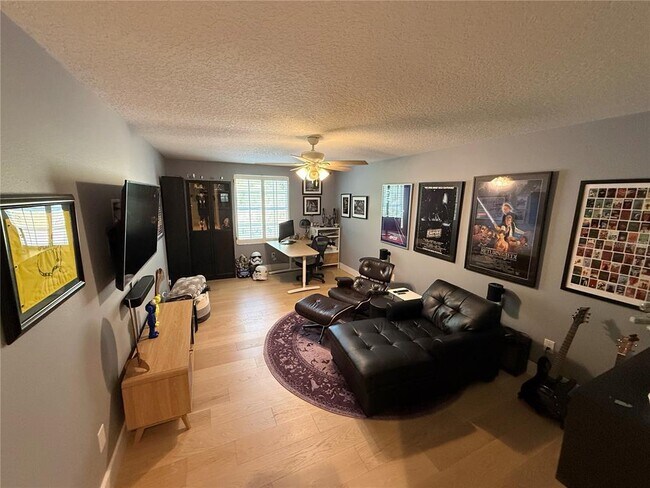 Foto del edificio - 3425 Turningwind Ln