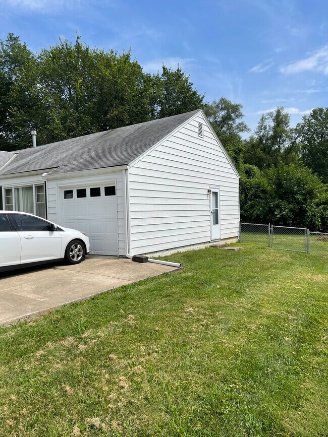 Building Photo - 8801 E 71st Terrace