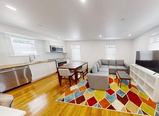 Building Photo - 36 Shepard St