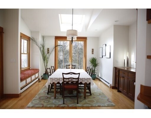 Foto del edificio - 18 Gilson Rd