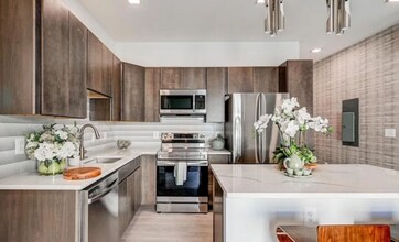 Building Photo - 421 S Broadway