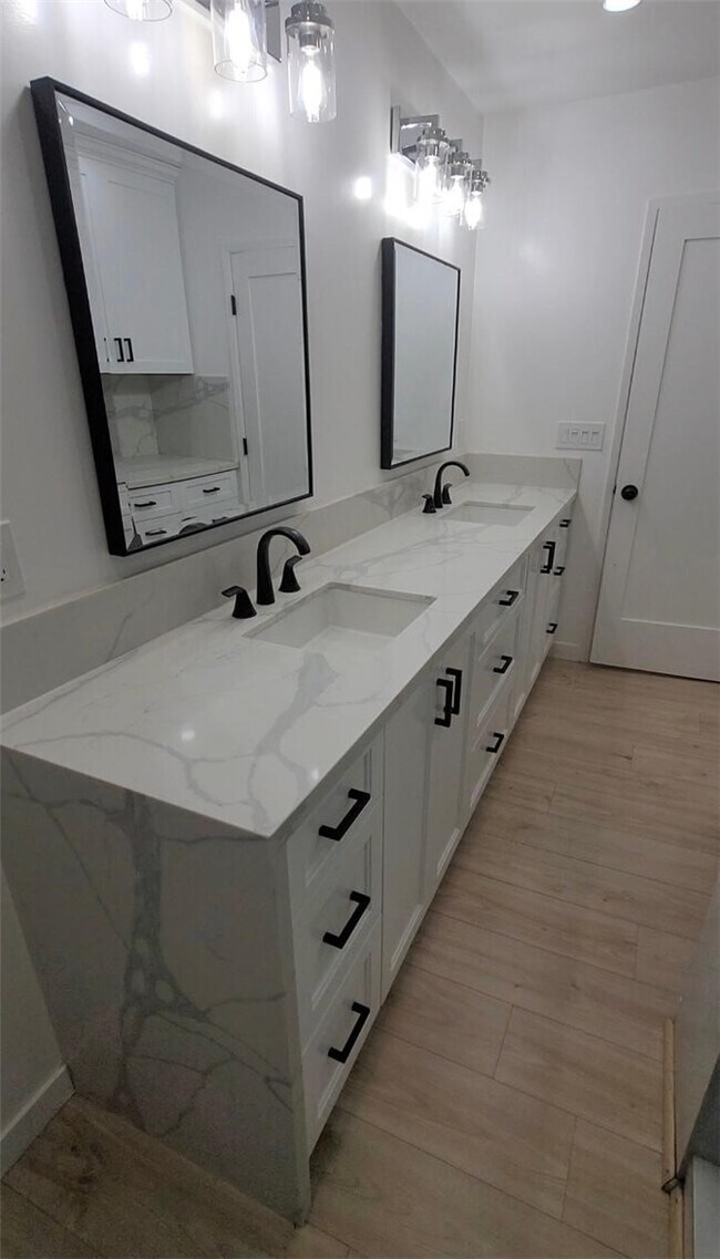 Foto del edificio - 1300 Midvale Ave