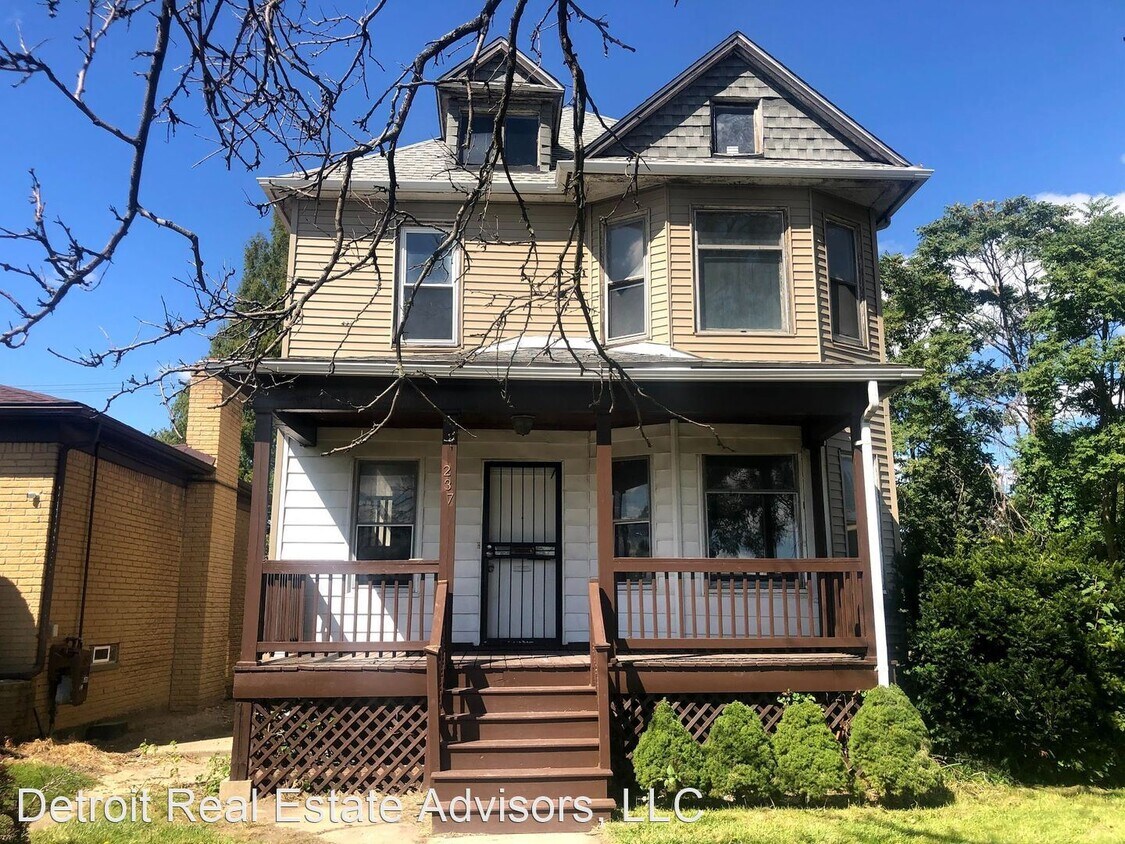 Primary Photo - 4 br, 1.5 bath House - 237 E Grand