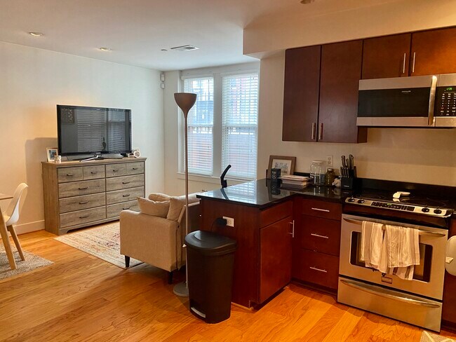 Sala de estar - 2910 Georgia Ave NW