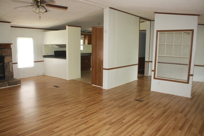 living room - 3305 Peaceway Dr