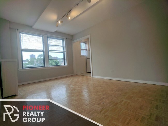 Foto del edificio - 739 W Belmont Ave