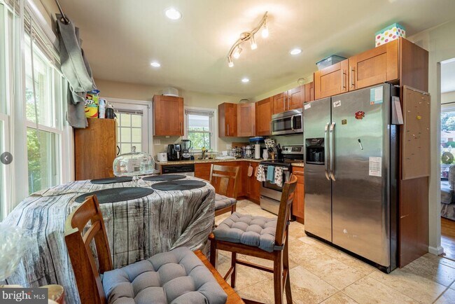 Building Photo - 2918 Capri Dr
