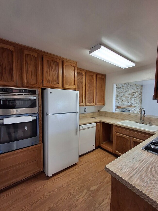 Foto del edificio - Amazing 4-Bedroom Home w/ Views!
