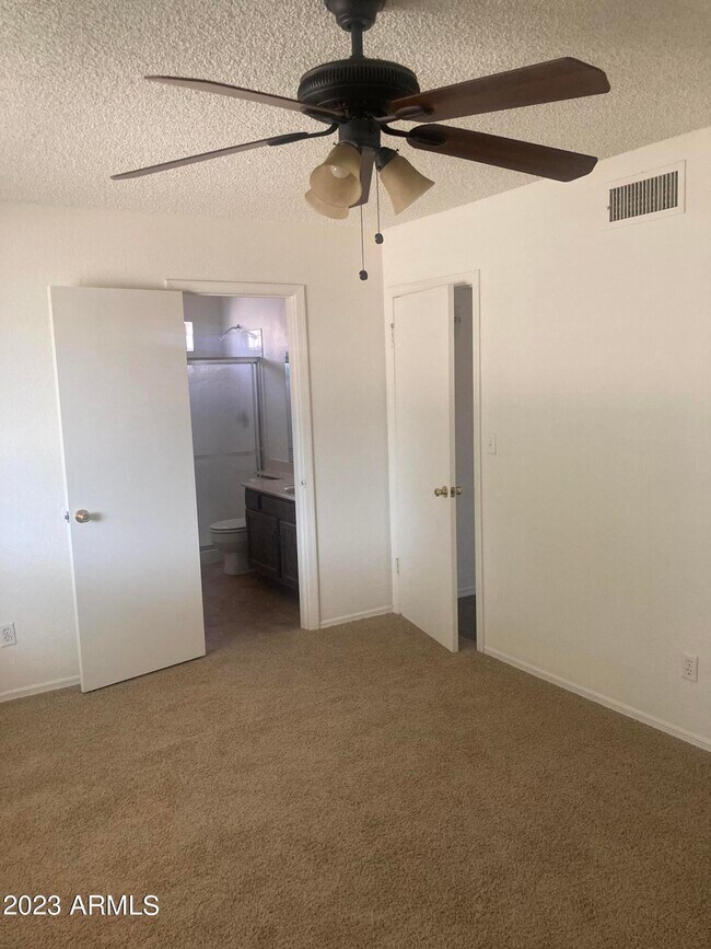 Foto del edificio - 516 W Mohawk Ln