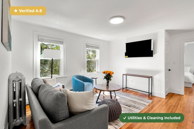 Foto del edificio - RoostUp Furnished Private Bedroom in Jamaica Plain