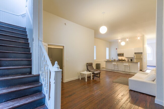 Foto del edificio - 1558 E Montgomery Ave