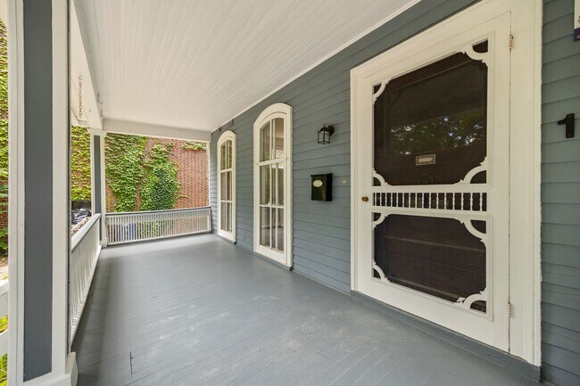 Foto del edificio - 1906 Orrington Ave