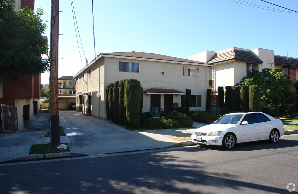 Primary Photo - 612 E Maple St
