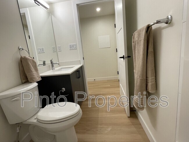 Building Photo - 8615-8108 108 St NW