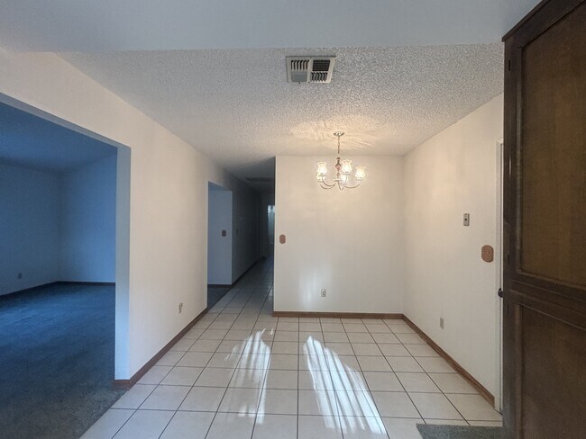 Foto del edificio - 1712 Shasta Ct
