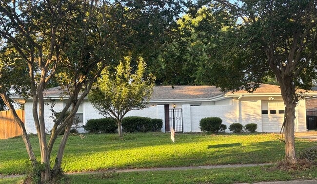 Building Photo - 4840 Brandywine Dr