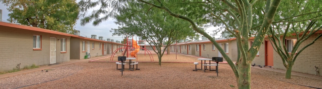 Primary Photo - Gran jardin