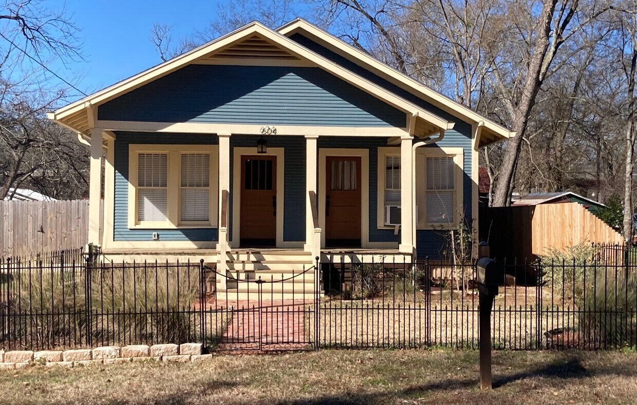 604 S Fredonia St, Nacogdoches, TX 75961 House for Rent in