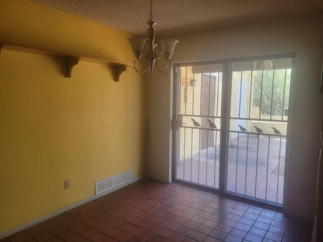 Building Photo - 3 Bed 2.5 Bath Spanish Style Home