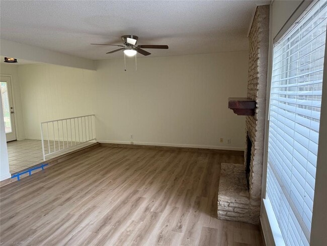 Building Photo - 6917 Scenic Brook Dr