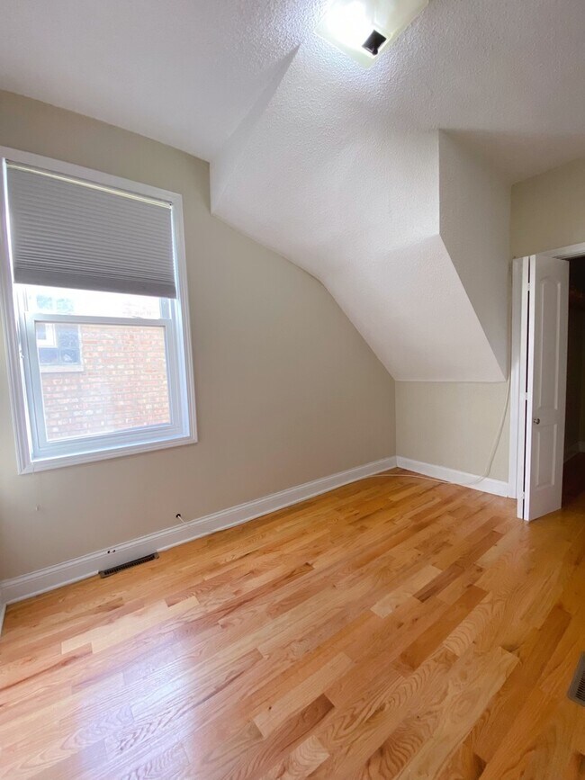 Foto del edificio - 3347 S Emerald Ave
