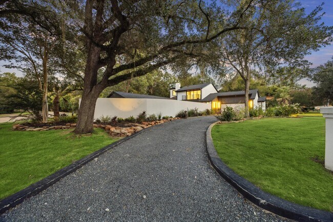 Foto del edificio - 203 Cove Creek Ln