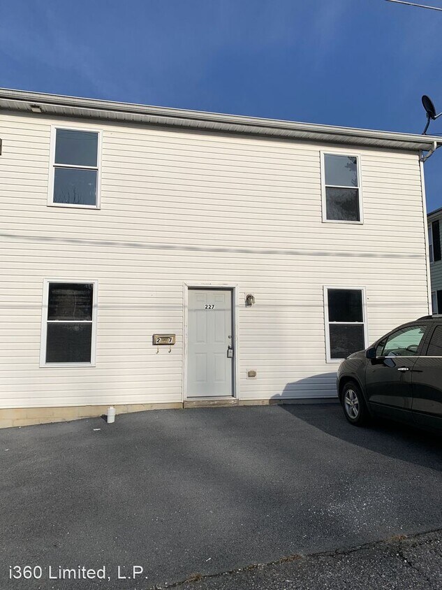 4 br, 2 bath House 227 High St House Rental in Shippensburg, PA