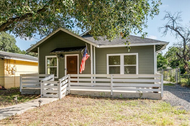 Foto del edificio - CHARMING LONE STAR DISTRICT COTTAGE