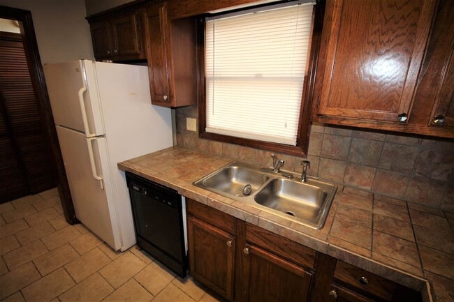 Building Photo - 941 Glastonbury Cir