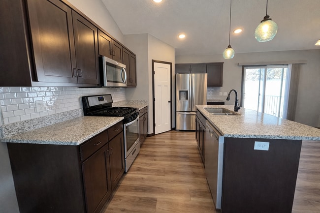 Building Photo - Beautiful 3bed 2bath Including a Master Suite