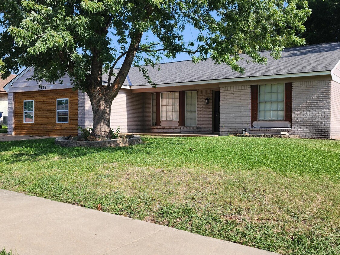 Photo - 2429 NW 110th St (Oklahoma City, OK)