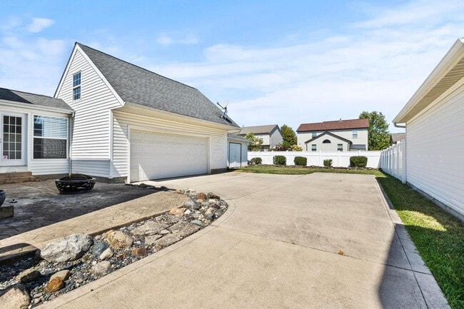 Building Photo - 4462 Alameda Dr