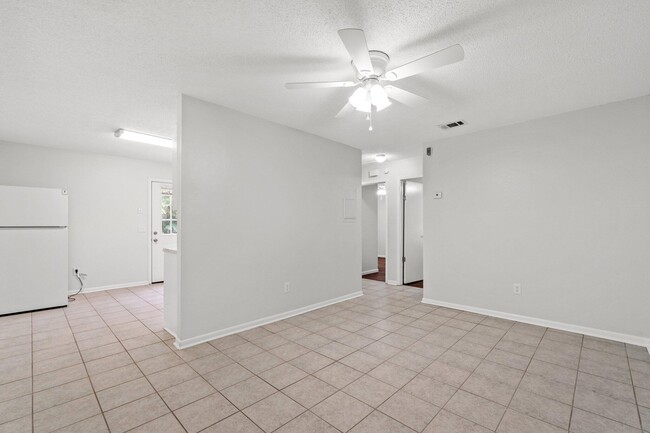 Foto del edificio - 248 4 Mile Rd